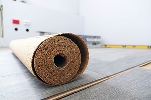 Est-ce que le liège est un bon isolant thermique pour les murs et les combles ?