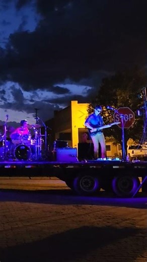 The full Versi-loop intro from Kingman Kansas. #fender #kingman #epicmoments
