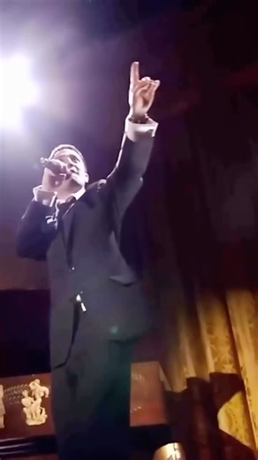 The Hamilcast on Instagram: "HBD @lin_manuel 🌟 See you Monday. 🎥: LMM visiting the White House in 2009 to perform selections from a new rap musical about Alexander Hamilton with @alacamoire 🎹"