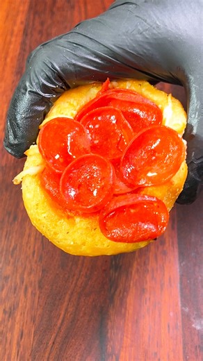 🍕🥐 Pizza Biscuit Cups Pizza biscuit cups are an easy, fun twist on classic pizza that everyone loves. Flaky biscuit dough is pressed into cups and filled with pizza sauce, melted cheese, sausage, and mini pepperoni for a handheld snack that’s perfect for parties, game day, or quick family dinners. Simple ingredients and big pizza flavor make this one a repeat favorite. #pizzarecipes #pizzabiscuitcups #easyappetizers #partyfood #cookingintheyard | Cookingintheyard