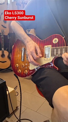 Una Les Paul a 200€?! 😳🎸 Eko LS-300 suona così… #shorts