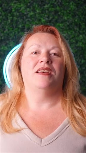 🎁🏡 Yes, you can sell your home during the holidays — and many sellers are glad they did. While everyone assumes the market slows down, here’s what really happens this time of year: ⬇️ Inventory drops ⬆️ Buyer motivation increases 🔎 Homes get more attention with fewer competing listings 💼 Relocation year-end job changes keep buyers active If moving has been on your mind, the holiday season might actually give you the edge you’ve been waiting for. Thinking about selling? True North Realty is h