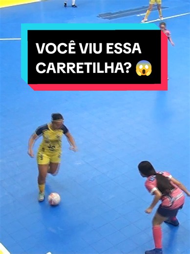 😮‍💨⚽ QUE CARRETILHA! A @toledo tirou a marcação da jogada com muita categoria. #FutsalFeminino #Futsal #Skills #Carretilha #drible