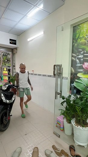 276K views · 6.2K reactions | cần những chiến hữu trong coi địa bàn, dạo này nhiều quán xá mọc lên trên địa bàn của Cọ Ca Ca … tiệm này bây giờ em coi, mọi người ai qua alo em nha | Ca Ca Cọ | Facebook