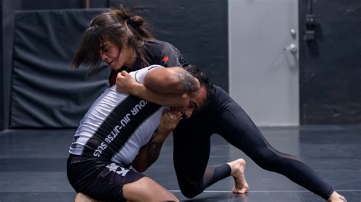 El Paso’s own Andrea Amaro rises in MMA while staying true to her roots