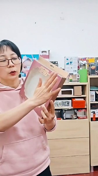 **✨ Sparkle & Shine: DIY Luxury Cosmetic Box ✨**