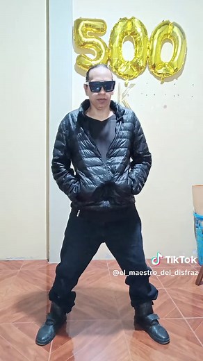 Parodia del Maestro del Disfraz: ¡Hola Mundo!