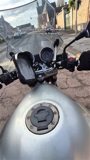 Je vous présente le feu rouge le plus long de France #moto