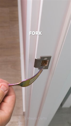 248K views · 567 reactions | Open Any Lock Without a Key!  #KeylessHacks #UnlockingTips #DIYHacks | 5-Minute Crafts SHORTS | Facebook
