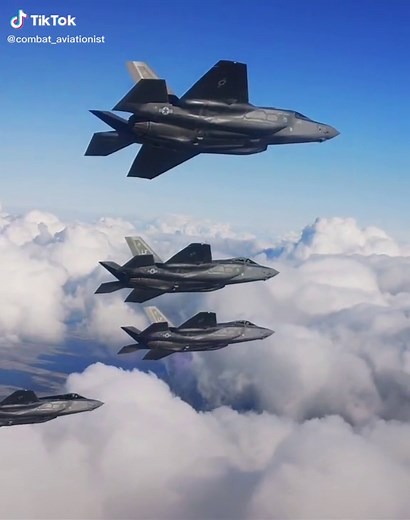 Stunning Aerial Footage of F-35 Lightning Fighter Jet