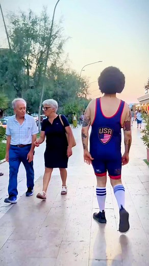 351K views · 2.9K reactions | PRANK WRESTLER BALLERINA. #wrestling #prank #dance | Maldonado G. | Facebook