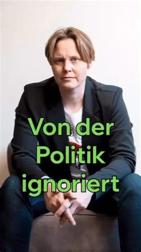 Laura Dalhaus on Instagram: "Wenn der deutsche Ärztetag eine Idee vorlegt, dann kann man davon ausgehen, dass die wissenschaftlich fundiert ist. Trotzdem ignoriert uns die Politik an der Stelle: Private Equity, Medienkonsum bei Kindern, Zuckersteuer oder Paragraph 218 - da wird viel und lange von Expert:innen drüber diskutiert und trotzdem passiert nichts. Darüber habe ich in meiner neuen Folge von “5 Minus - Das Gesundheitssystem verfehlt das Klassenziel” mit der MB-Vorsitzenden Susanne Johna g