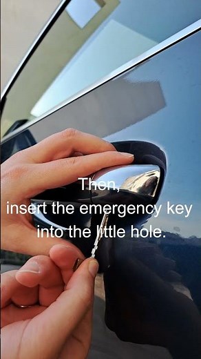 How can you open the door if the key battery is dead?