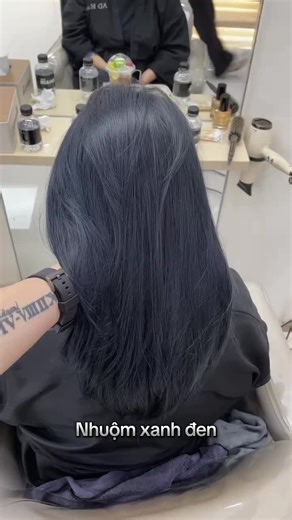 Làm tóc xinh nhớ ghé Minhhair 🙋🏻‍♀️ on Instagram: "Nhuộm xanh đen tông màu cũng rất được nhiều nàng lựa chọn #minhrhairquan7 #xanhđen #màu_tóc_đẹp #nhuômxanhđen #salonquan7"