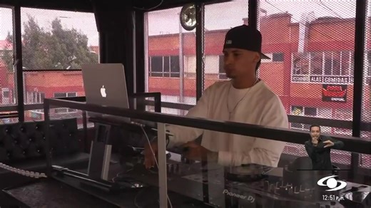 Desde este 25 de diciembre entró en vigencia el nuevo horario de la jornada laboral nocturna en Colombia. El recargo se paga desde las 7:00 p. m. y hasta las 6:00 a. m., lo que amplía en dos horas el tiempo con pago adicional. La medida no modifica los porcentajes del recargo nocturno ni de las horas extras y beneficia a sectores como seguridad, comercio, bares, restaurantes y salud. Siga la señal de Noticias Caracol en Vivo en noticiascaracol.com | Noticias Caracol