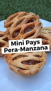 416K views · 8.3K reactions | Mini pays rellenos de Pera y Manzana, un sabor muy otoñal, pero que los pueden rellenar de la fruta o mermelada que más les guste #pay #postre #recetasotoñales #isaguisa Ingredientes: 290 grs harina (2 tz) 120 grs mantequilla (1.3 barras) 4 cdas azucar 2 yemas huevo 4 cdas agua (Hornear a 200°C x 20 minutos) | Isa Guisa | Facebook