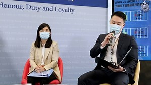 【 吸食毒品 • 禍害一生 】 今年1月至9月，21歲以下因涉及毒品案件而被捕的有341人，較去年同期的185人，上升156人，升幅超過84%。當中報稱學生的有72人，升幅超過1.3倍，情況令人關注。 警方提醒家長及老師們，要多加留意子女及學生在網上社交媒體的活動，從而減低青年人從網上獲得毒品的機會。 如想知道更多，請參加今個星期五（11月27日）晚上8:00於警方Facebook專頁直播的《保護兒童週之「網絡陷阱」攻防戰 — 家長篇》網上研討會。約定你！ #網上社交媒體 #毒品害人 #影響一生 #Take嘢衰硬 #Take到上癮 #無咗人生 #向毒品說不 #禁毒處禁毒電話熱線186186 #禁毒處WhatsApp及微信98186186 | 香港警察 Hong Kong Police