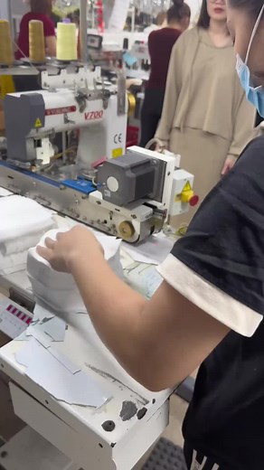 Guess what this is doing. #automaticopensinglepiecebottomhemmer#automaticopensinglepiecsleevehemmer #Automaticsewingmachine#automatictemplatesewingmachine#automatictemplatelockstitchsewingmachine#automatictemplateoverlocksewingmachine#foryou#sewing#sewingtiktok#automaticsewingmachine#fdkauto#industrialsewingmachine#sewingmachine#automaticoverlockmachine#sewingtutorial#sewingforyoupage#Manufacturerofautomaticclothingequipment#automaticsewingmachinemanufacture#sewingmachinemanufacturer