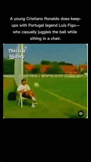 Young Cristiano Ronaldo Juggles Ball With Seated Luís Figo – Incredible Skill Clip ⚽ #viral #shorts