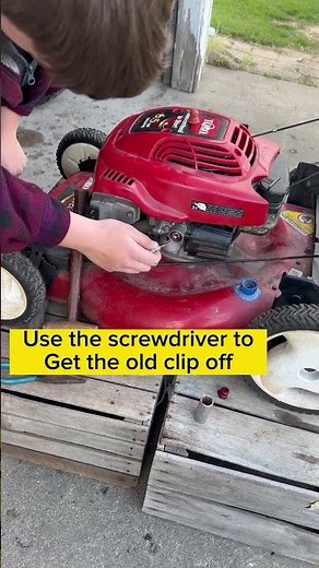 How To Replace A Primer Bulb On A Push Mower #shorts #outdoors #yard