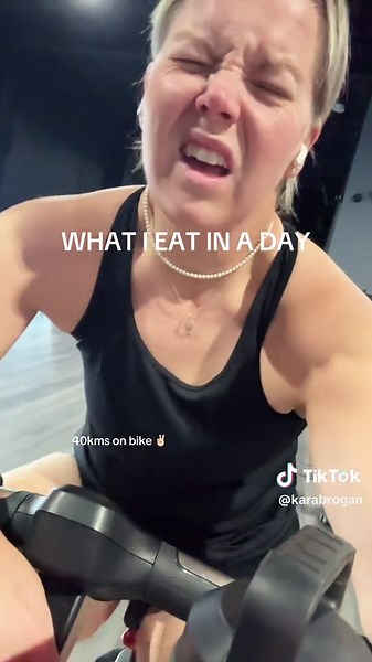 Today was packed. Week off netball before our finals kick off, but we celebrated our season with our club tonight and I won 2 awards for refereeing & also Sportsman of the Year 🏆 #whatieatinaday #wieiad #whatieat #content #gym