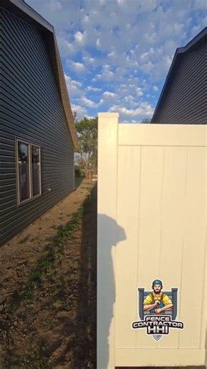 White Vinyl Fence Installation in Bismarck ND: Customer Review 🛡️