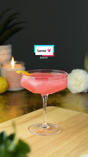 LOVER 💖 1oz elderflower liqueur | 1.5oz grapefruit juice | 1oz lemon juice | sparkling wine | edible glitter | #lover #lovertaylorswift #taylorswift #taylorswiftsongs #swiftie #cocktail #cocktails #cocktailrecipe #cocktailrecipes #erastour #fyp #foryoupage #viral #cocktails30sec #cocktailhour
