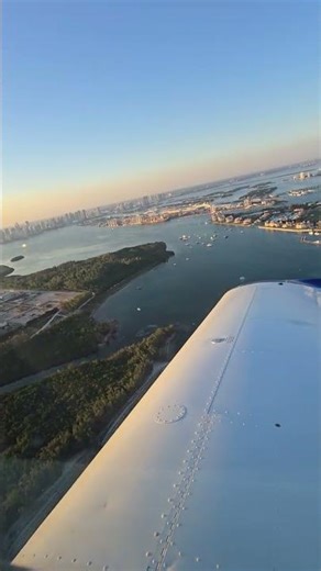 air planes ride over light house