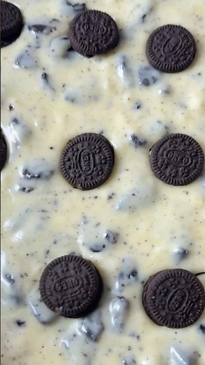 3 ingredient white chocolate Oreo fudge 😍🍫🍫 Follow for more easy recipes!