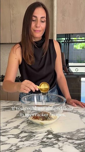 Healthy Almond Flour Crackers (Gluten-free)