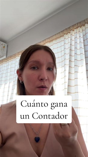 ¿Cuánto gana realmente un contador hoy? 👀📊 La respuesta es: depende muchísimo. No es lo mismo recién recibido que tener años de experiencia, una cartera de clientes armada o trabajar en relación de dependencia. Y tampoco hay que mirar solamente cuánto se factura: hay gastos, impuestos, herramientas, colaboradores, capacitación y, sobre todo, muchas horas de responsabilidad y actualización constante. En el video te cuento mi experiencia, qué variables influyen y los rangos que hoy se manejan ap