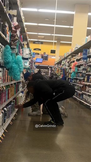 8.7K views · 308 reactions | Why He Got Two Flash Lights #calvingrindz #entertainment #funny #prank #foryou .................................#trader #travel #love #finance #followers #photographer #photography #photoshoot #bestphotochallenge ................珞 | Calvingrindz-Fan | Facebook