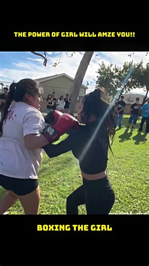 Boxing The Girl 🥊 #strength #power #boxing #boxinggirl #weight | Boxing Videos