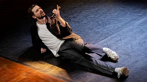 L’imitateur Marc-Antoine Le Bret en représentation de son spectacle « Solo » à Bourbourg