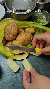 Cut potatoes like a pro #kitchenhack #kitchentips #reelsviralシfb #fbreels #viralreelschallenge | viyofoood