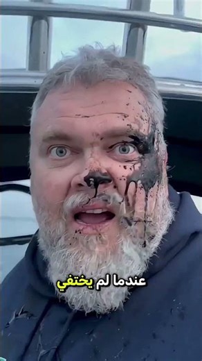 An unexpected shock... What happened to this man after touching the squid? 🦑🖤😲