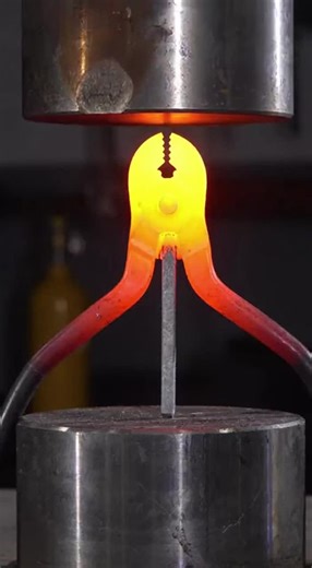 Extreme Metal Crushing with Hydraulic Power