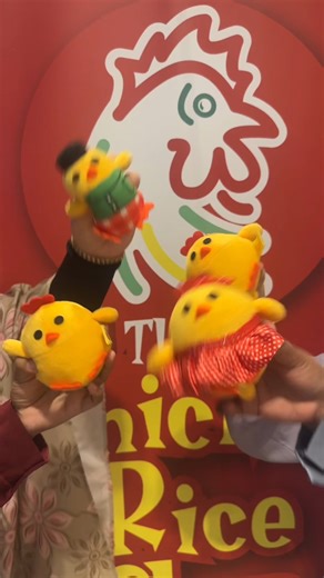 Korang!!! Comel kan Little Chick doll ni!!! 😍 Nak satu? Senang je, dengan pembelian tiket Meet & Greet, korang akan dapat sekali Little Chick doll limited edition ni. Exclusive sangat, kami tak jual di mana mana tau. Tak banyak slot dah tinggal!! Dapatkan tiket Meet & Greet dengan Little Chick doll ni sekarang! 👇 http://t2u.asia/e/46279 #thechickenriceshop #didiandfriends | The Chicken Rice Shop