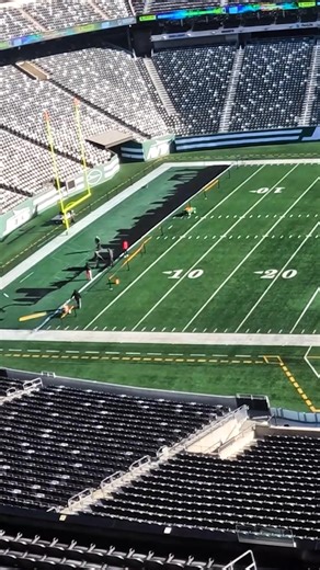 Watch Metlife Stadium transform for the Rivalry Series | New York Jets