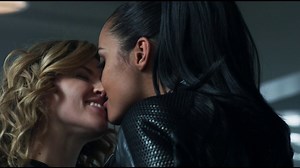 El beso entre Barbara y Tabitha