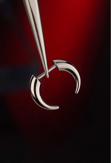 Titanium Faux Pincher: Lightweight and Waterproof Jewelry