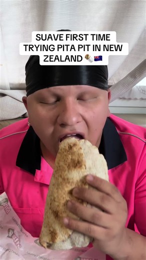 SUAVE FIRST TIME TRYING PITA PIT IN NEW ZEALAND 🌯🇳🇿 #suavenohea #newzealand #mukbang