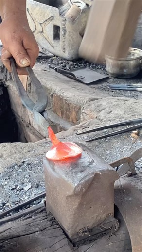 This craftsman's method of making a coconut scraper #blacksmith