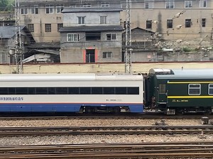 炸裂好货/Z161挂原色国铁检WX25T999304怀化站发车！