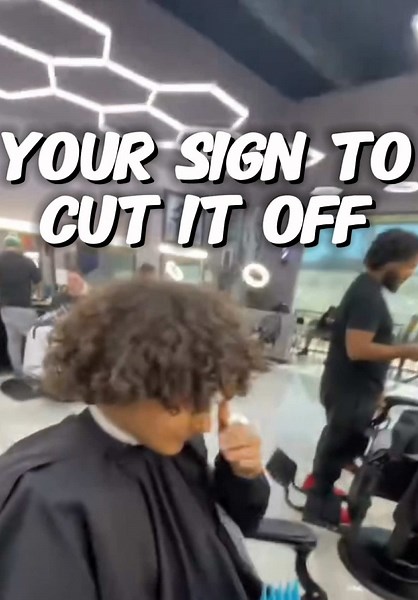 San Antonio Barber 💈💫 If you like this cut, book your next appointment through the link in my bio 📲💇‍♂️ • • • #sanantonio #texasbarber #tiktokbarber #haircuts #mexicanbarber #edgarcut #texicanstyle #lowtaper #baldfade #roadto10k #210barber #satx #houstonbarber #austinbarber #booknow #latincuts #freshfade #explore #fyp #chicanostyle