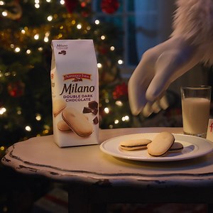 Milano cookies make everyone feel ✨fancy✨ —even Santa. #FancyATaste #FancySanta 🎅 | Pepperidge Farm