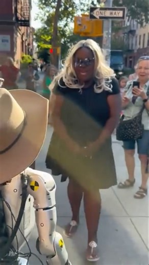 Most MEAN ROBOT ever! #Teslabot #rizzbot