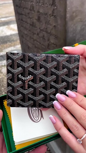 Goyard Victoire Bifold Wallet • • • ##designer #streetwear #lv #gucci #travisscott #yeezy #goyard #virgilabloh #designerbag #hermes #dior #designershoes #balenciaga #offwhite