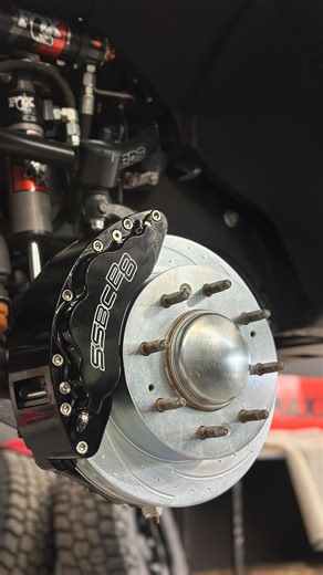 🪄 TRANSFORMATION THURSDAY Starting off strong with a Chevrolet Silverado 2500 brake upgrade 👇 We all love loading up the big American rigs — caravans, boats, canopies, gear — ready for the next adventure. But with all that extra weight comes one thing most people forget to upgrade… your braking system. Sure, your factory brakes might handle it. But when you need to pull up quick — is “might” really good enough? Yeah… we don’t think so either. That’s why we recommend considering a brake upgrade