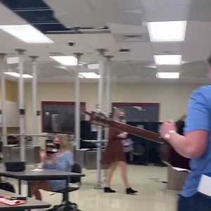 188K views · 9K reactions | Prom Posal! Well apparently if you write a girl a little song (and talk about taking their mom to prom) they’ll do just about anything! Thank you so much for going with me Abby! #prom #promposal #alexonidol #americanidol American Idol #rebound | Alex Miller Music | Facebook